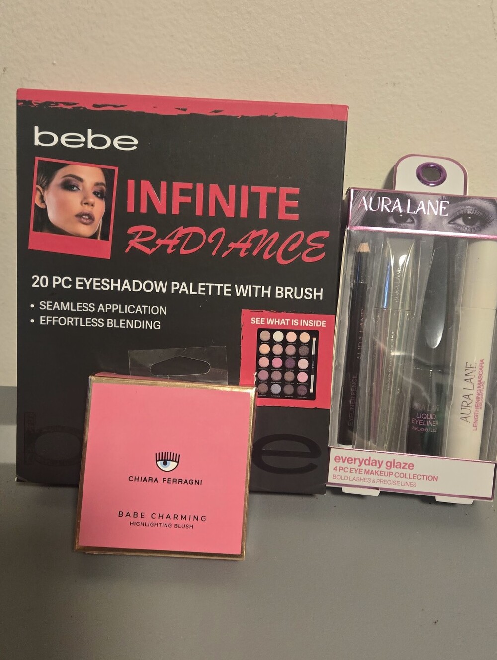 Nwt MakeUp Bundle Bebe 20 Pc Eye Shadow,& highlighting Blush & 4pc👁 Makeup Kit